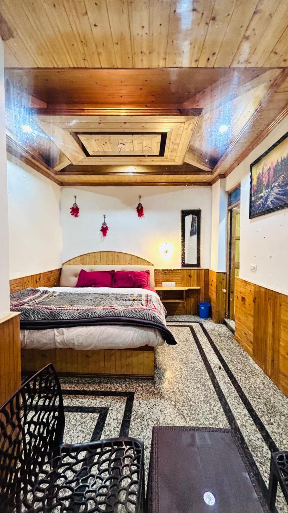 Clovee'S Rooms Dorms And Restro Kasol Exterior foto