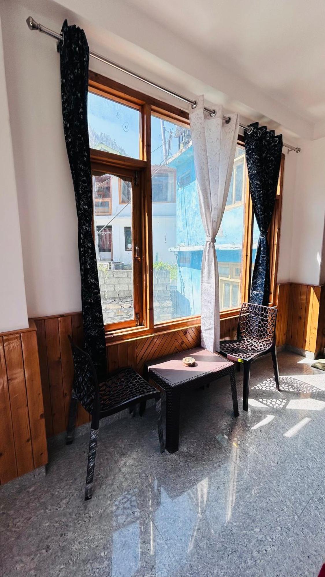 Clovee'S Rooms Dorms And Restro Kasol Exterior foto