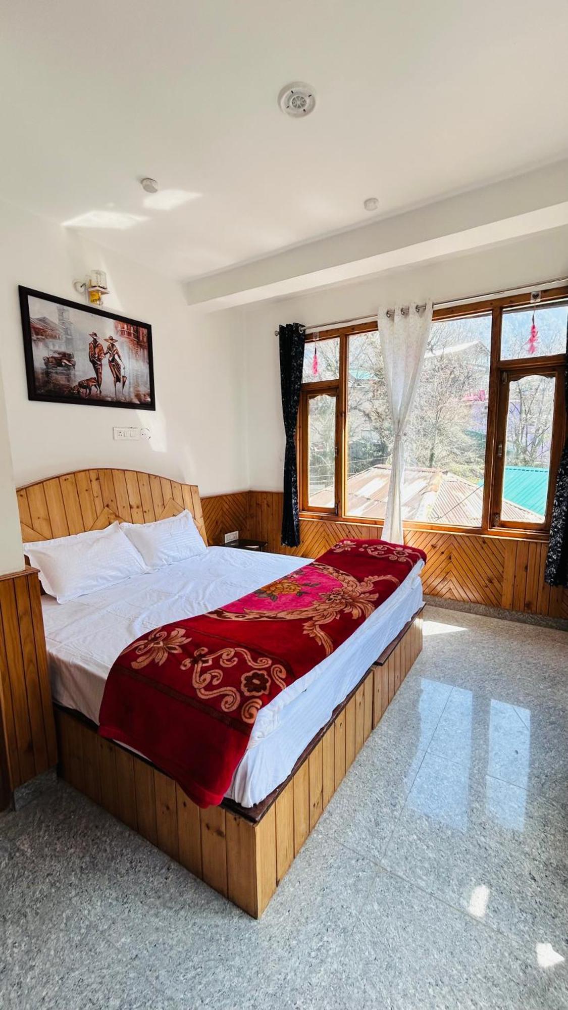 Clovee'S Rooms Dorms And Restro Kasol Exterior foto