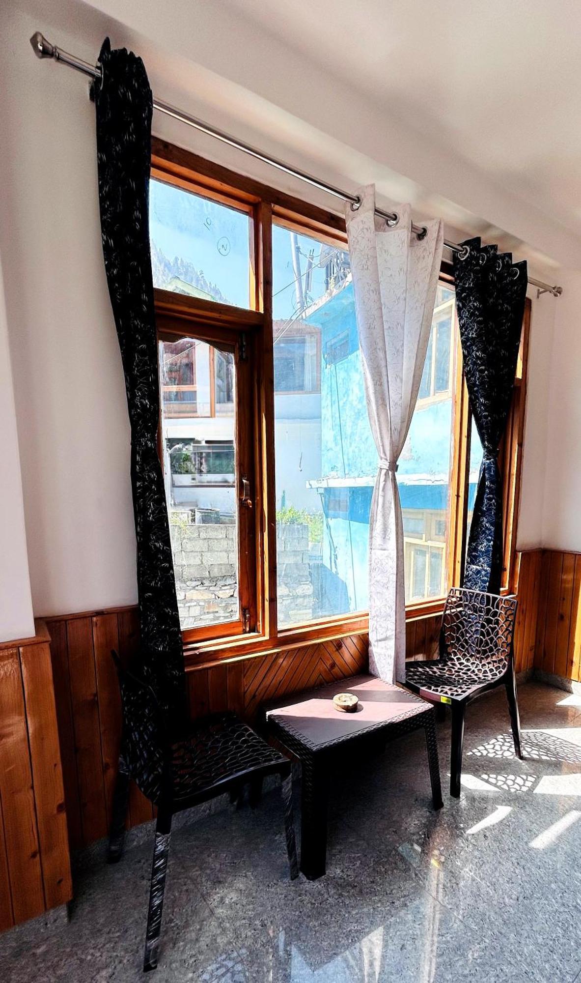 Clovee'S Rooms Dorms And Restro Kasol Exterior foto