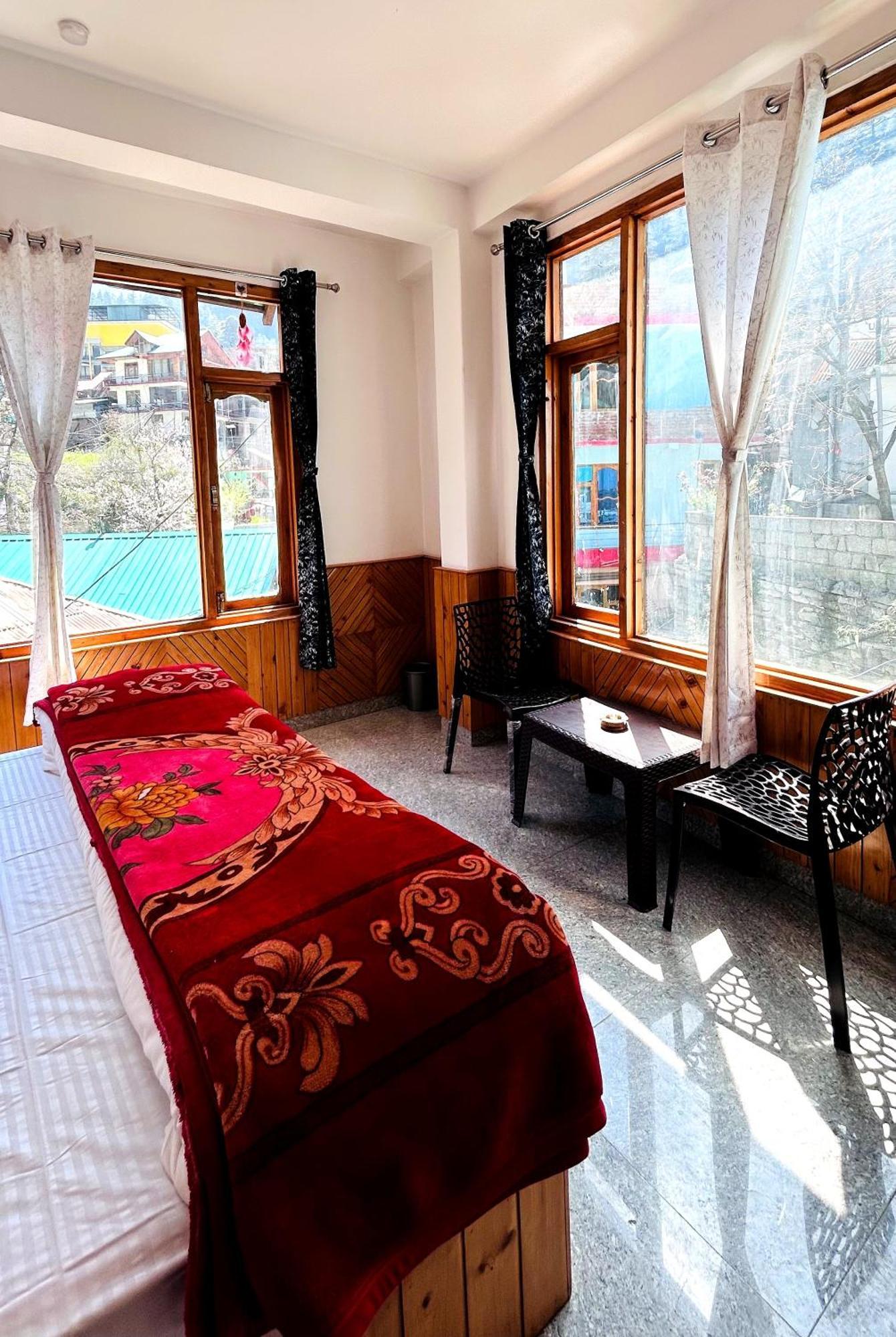 Clovee'S Rooms Dorms And Restro Kasol Exterior foto