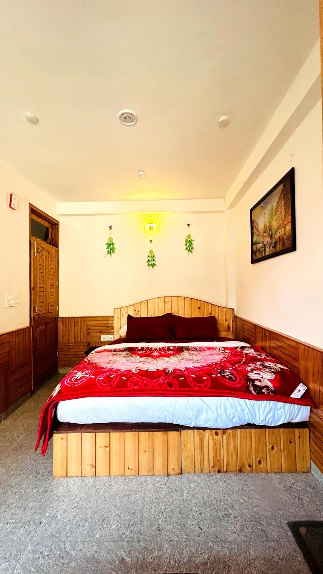 Clovee'S Rooms Dorms And Restro Kasol Exterior foto